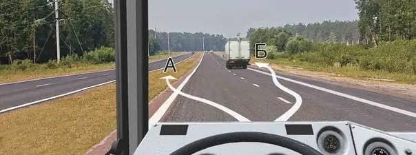 Билет №14, вопрос №5: В каком из указанных мест Вам разрешено пересечь сплошную линию разметки и остановиться?