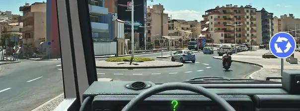 Билет №10, вопрос №7: Вы намерены произвести разворот на перекрестке. Какие указатели поворота необходимо включить перед въездом на перекресток?