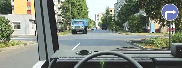Билет №25, вопрос №7: Обязаны ли Вы включить указатели поворота в данной ситуации?