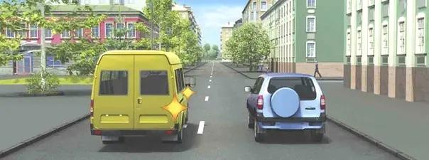 Билет №39, вопрос №8: Водитель маломестного автобуса, выполняющий перестроение на правую полосу, в данной ситуации: