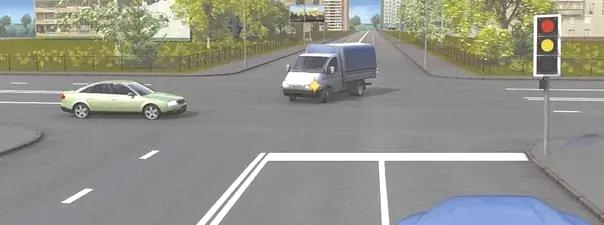 Билет №14, вопрос №13: При включении зеленого сигнала светофора Вы должны уступить дорогу: