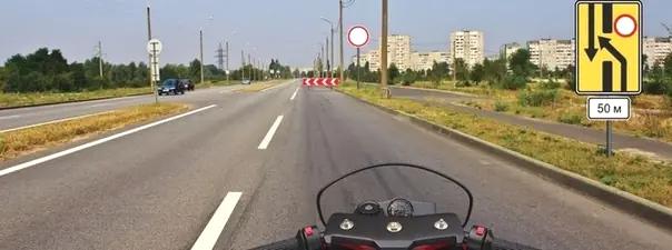 Билет №31, вопрос №4: О чем информирует Вас данный дорожный знак с желтым фоном?