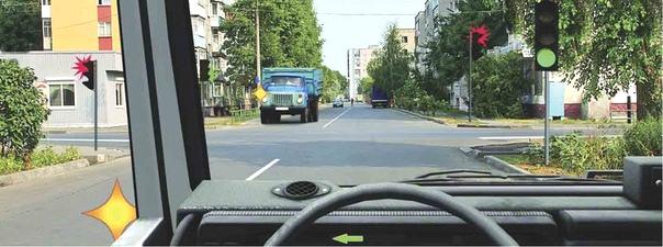 Билет №30, вопрос №13: В каком случае Вы обязаны уступить дорогу грузовому автомобилю?