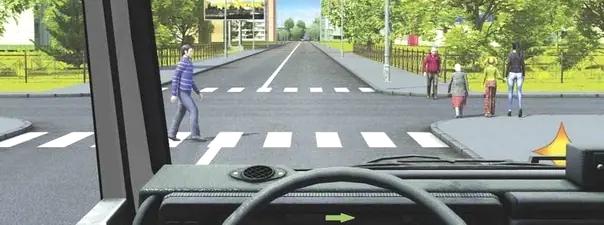 Билет №4, вопрос №14: Кому Вы должны уступить дорогу при повороте направо?