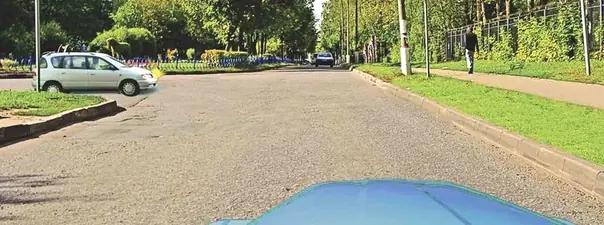 Билет №11, вопрос №14: В каком случае Вы имеете право проехать перекресток первым?