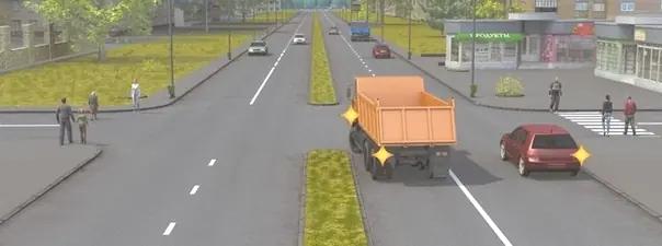 Билет №13, вопрос №14: Кто из водителей, выполняющих поворот, должен уступить дорогу пешеходам?