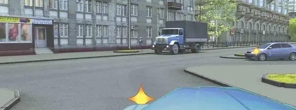Билет №26, вопрос №14: Кому Вы должны уступить дорогу при повороте налево?