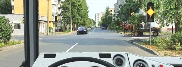 Билет №30, вопрос №14: Вы намерены продолжить движение прямо при желтом мигающем сигнале светофора. Ваши действия?