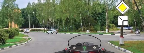 Билет №4, вопрос №7: Вы намерены продолжить движение по главной дороге. Обязаны ли Вы при этом включить указатели правого поворота?