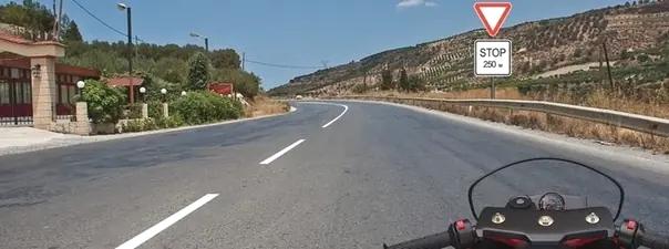 Билет №7, вопрос №2: О чем информируют Вас эти дорожные знаки?