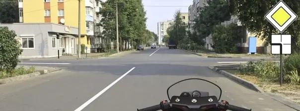 Билет №31, вопрос №9: Вам можно продолжить движение на перекрестке: