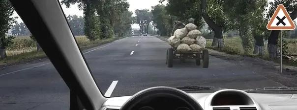 Билет №12, вопрос №11: Разрешено ли Вам выполнить обгон в данной ситуации?