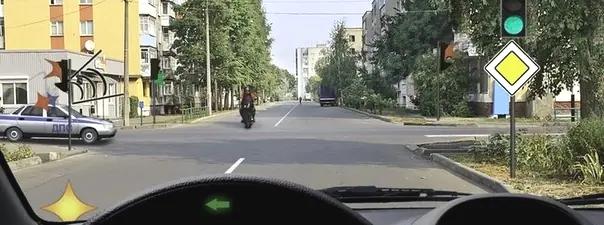 Билет №21, вопрос №13: Кому Вы должны уступить дорогу при повороте налево.