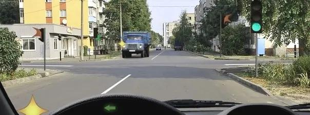 Билет №30, вопрос №13: В каком случае Вы обязаны уступить дорогу грузовому автомобилю?