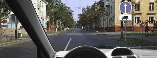 Билет №25, вопрос №2: Вам разрешено продолжить движение на грузовом автомобиле с разрешенной максимальной массой не более 3,5 т: