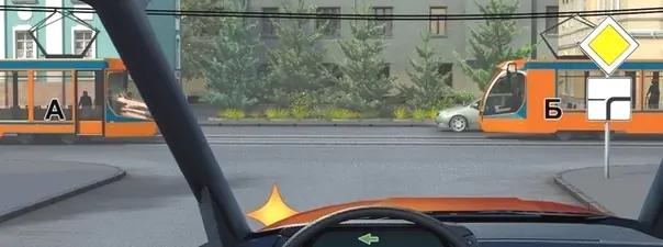 Билет №8, вопрос №15: Кому Вы должны уступить дорогу при повороте налево?