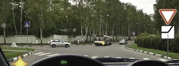 Билет №16, вопрос №15: Кому Вы обязаны уступить дорогу при повороте налево?