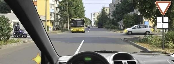 Билет №27, вопрос №15: Кому Вы обязаны уступить дорогу при повороте налево?