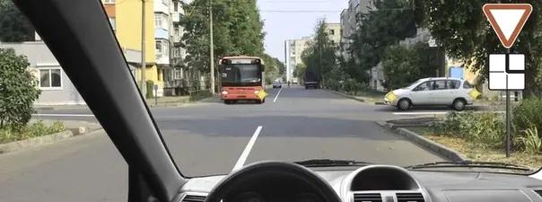 Билет №29, вопрос №15: Кому Вы обязаны уступить дорогу при движении в прямом направлении?