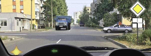 Билет №35, вопрос №15: Кому Вы обязаны уступить дорогу при повороте налево?