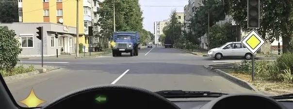 Билет №36, вопрос №15: Как Вам следует поступить при повороте налево?