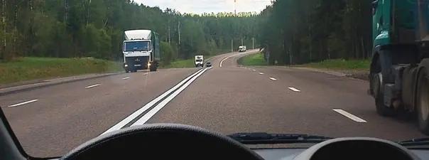 Билет №9, вопрос №11: Можно ли Вам после опережения грузового автомобиля продолжить движение по левой полосе вне населенных пунктов?