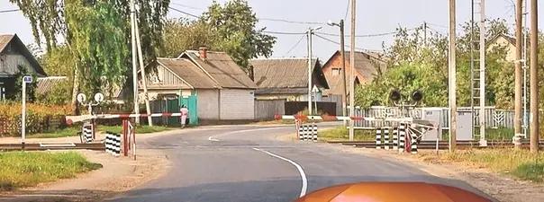 Билет №24, вопрос №16: В данной ситуации Вы должны остановиться: