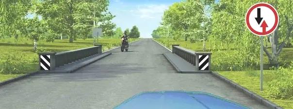 Билет №36, вопрос №2: Разрешается ли Вам въехать на мост одновременно с водителем мотоцикла?