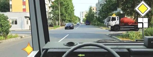 Билет №5, вопрос №15: Как Вам следует поступить при повороте налево?