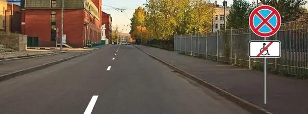 Билет №34, вопрос №3: Остановка в зоне действия этого знака разрешена: